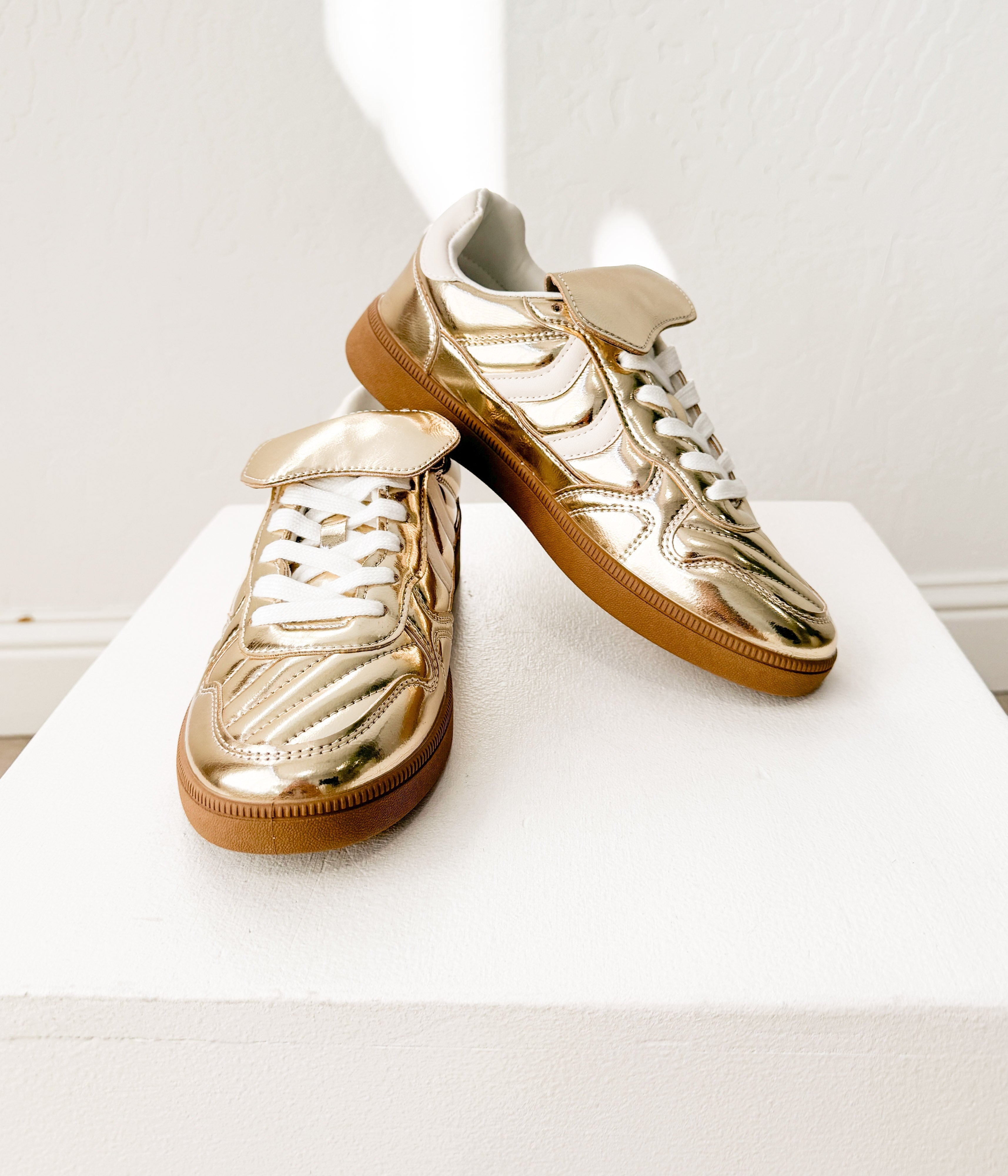 マルタンマルジェラ ゴールド スニーカー Milan Metallic Sneaker in Gold – Brazen Ranch