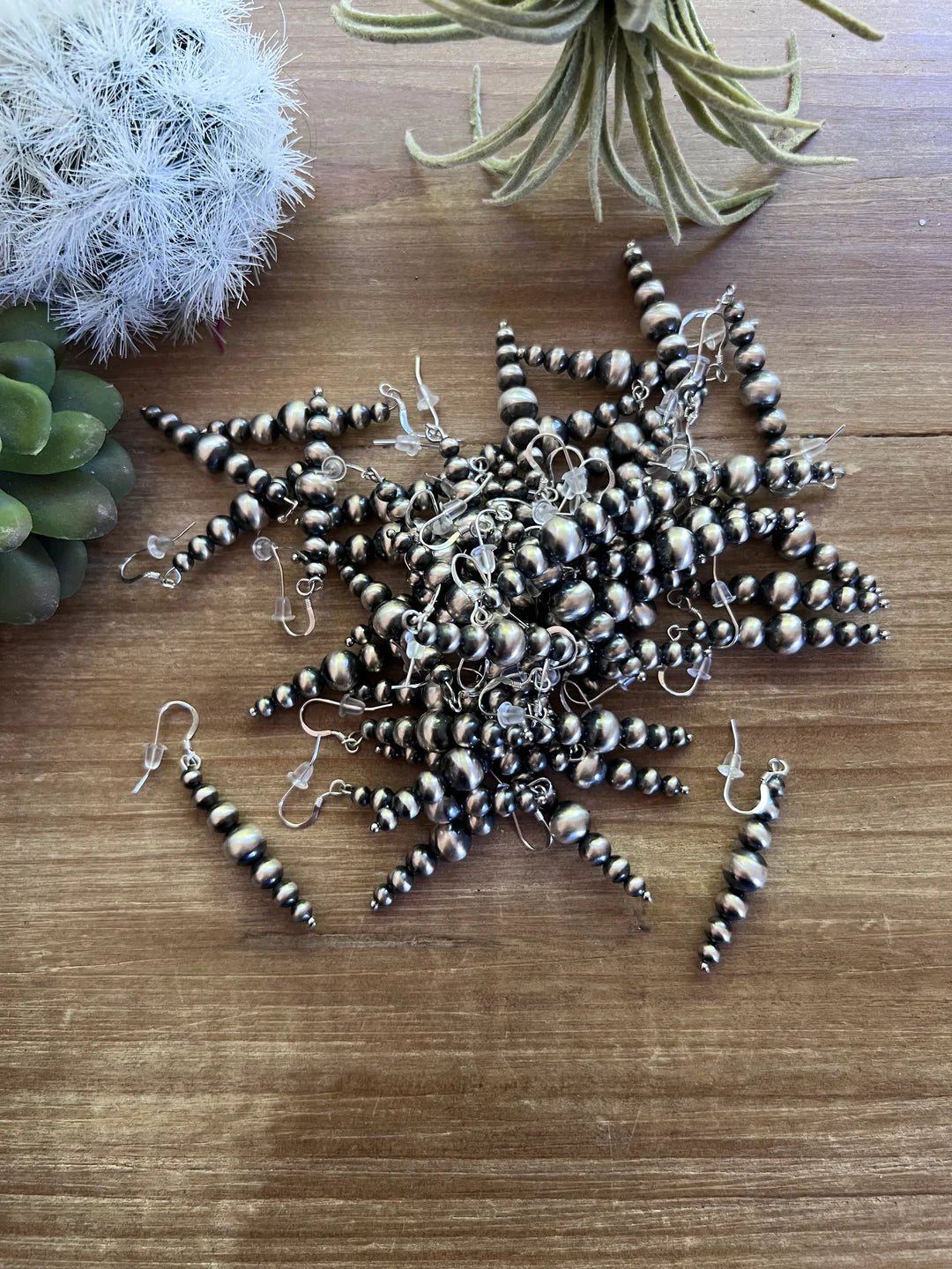 Simple Navajo Pearl Earrings - Brazen Ranch