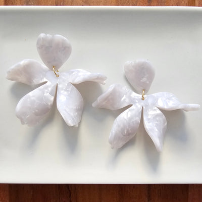 Jasmine Earrings - Pearl