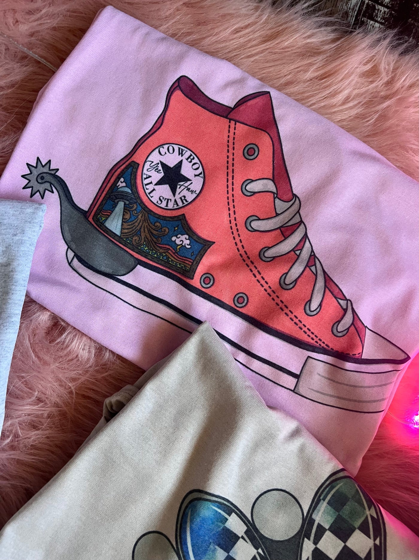 CONVERSE COWGIRL ON PINK