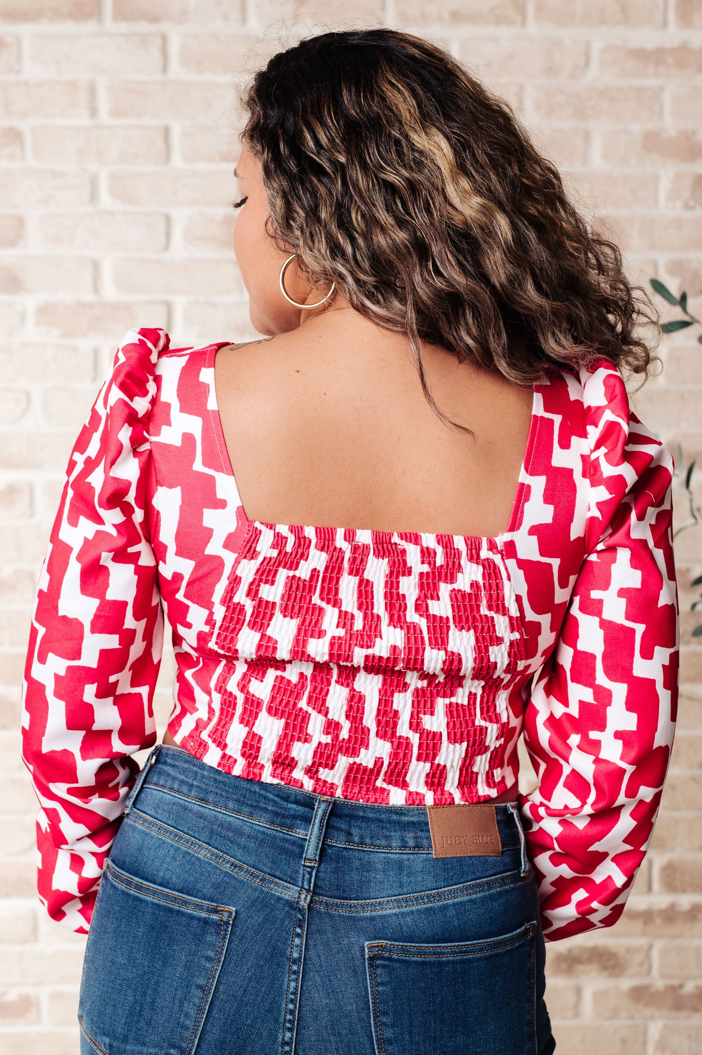 Zola Zip Up Abstract Print Crop Top in Magenta