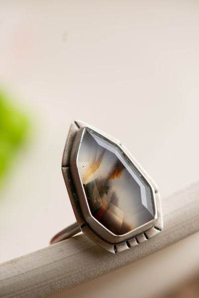 DISTANT SKIES MONTANA AGATE RING