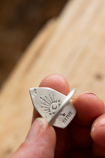 DISTANT SKIES MONTANA AGATE RING