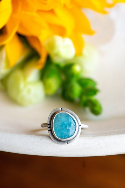 EGGED ON AQUAMARINE RING
