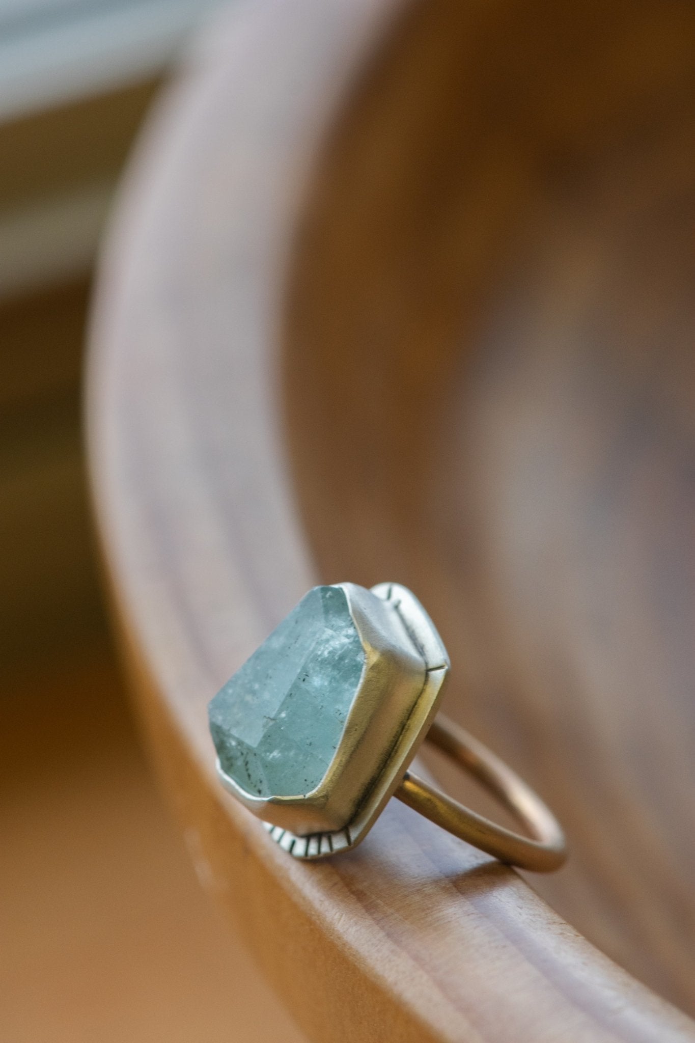 LUSTROUS AQUAMARINE RING