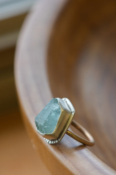 LUSTROUS AQUAMARINE RING