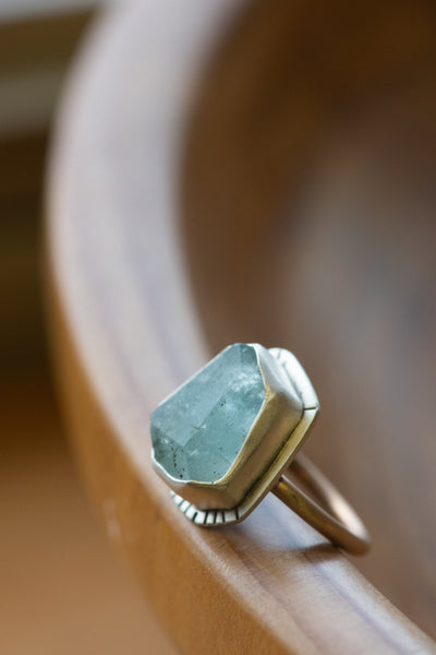 LUSTROUS AQUAMARINE RING