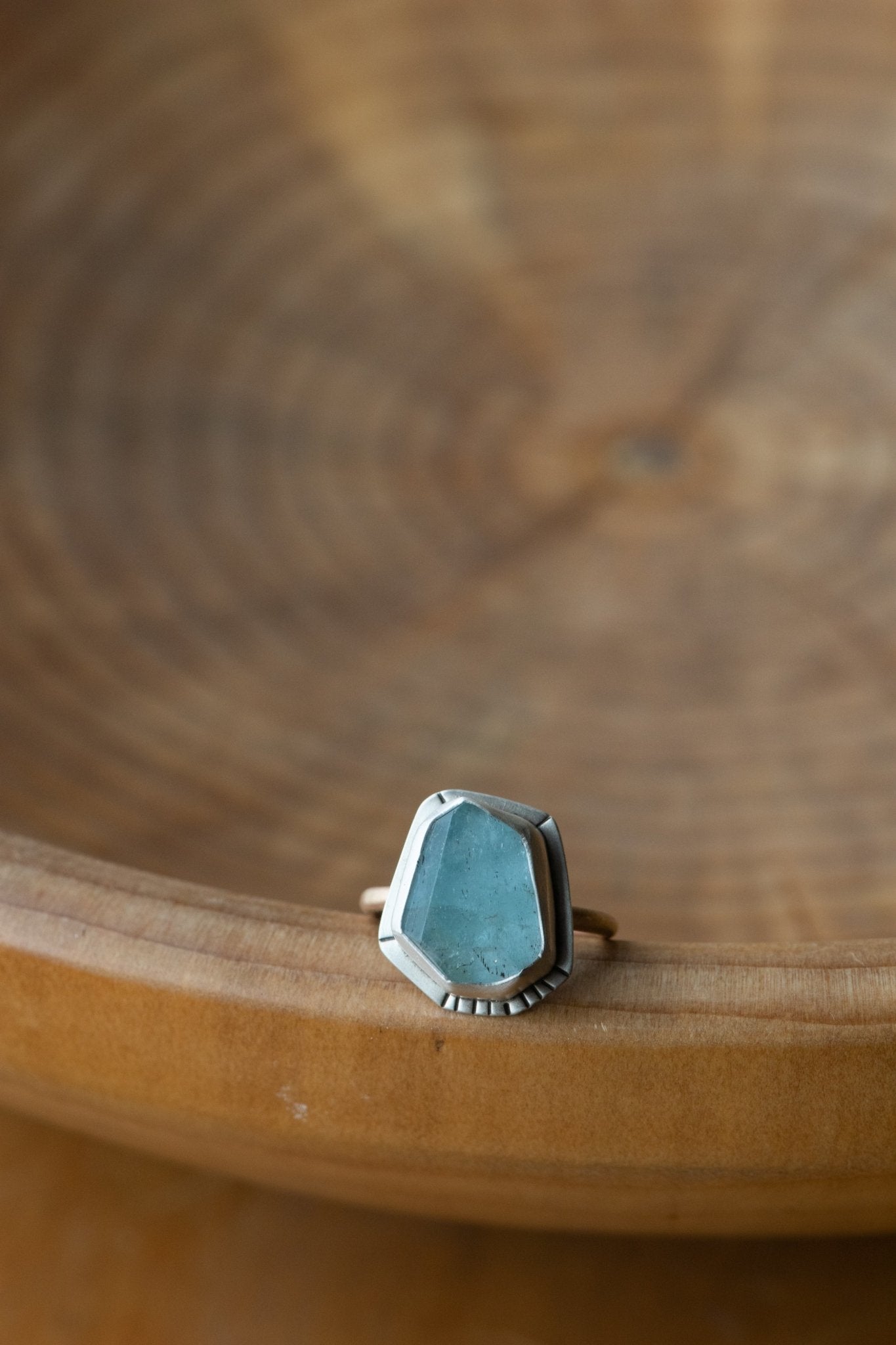 LUSTROUS AQUAMARINE RING