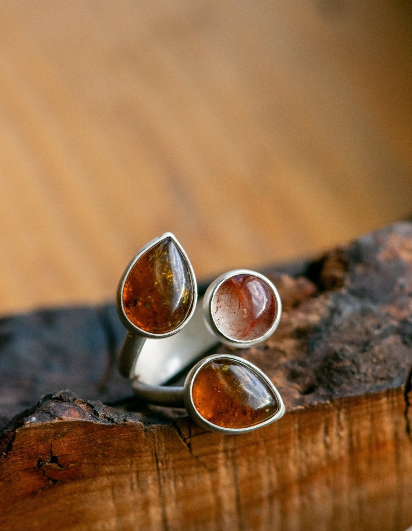 WINGED LIGHT GARNET RING