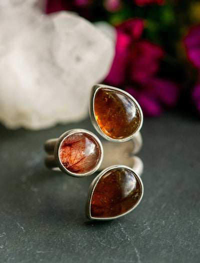 WINGED LIGHT GARNET RING