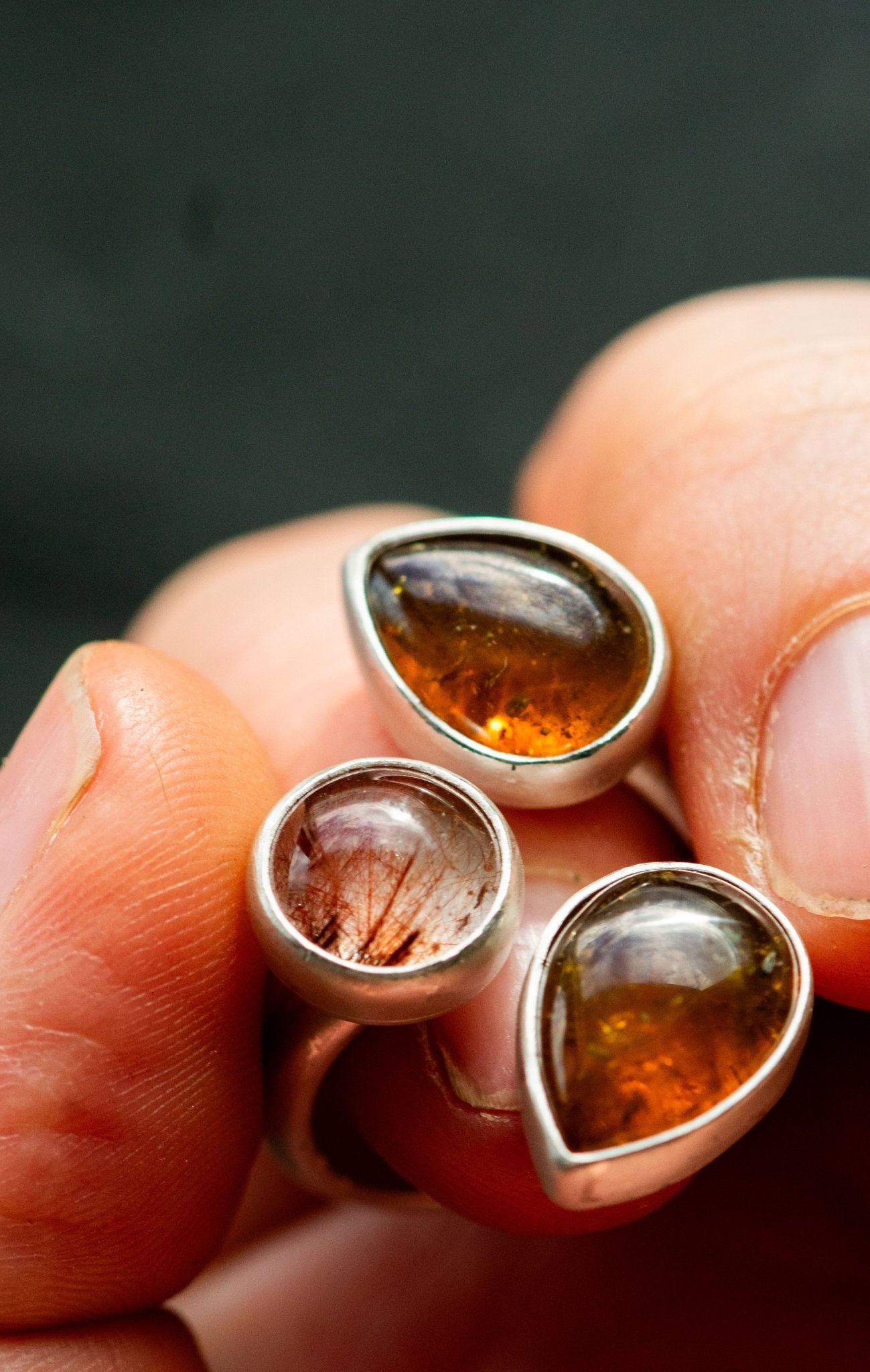 WINGED LIGHT GARNET RING