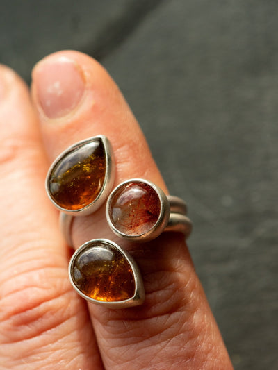 WINGED LIGHT GARNET RING