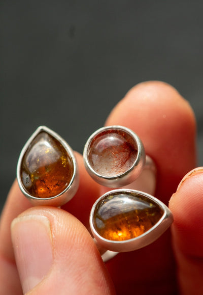 WINGED LIGHT GARNET RING